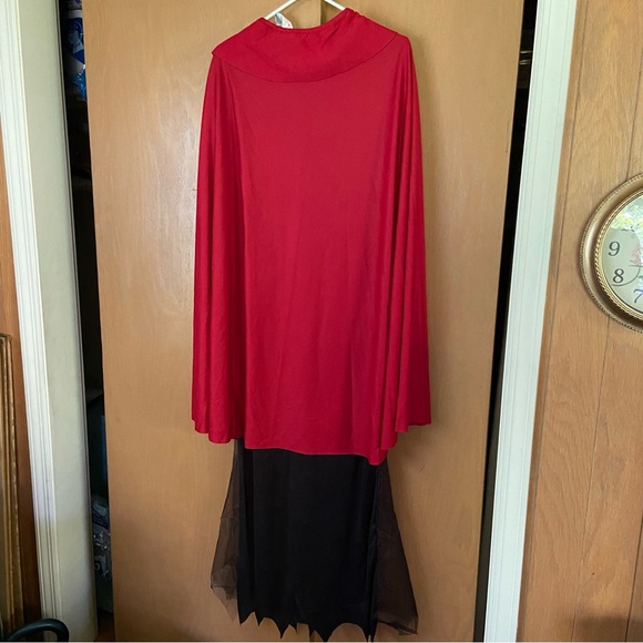 Rubies Blood red cape + Black PMG witch gown. Perfect for any costume affair. - Picture 6 of 11